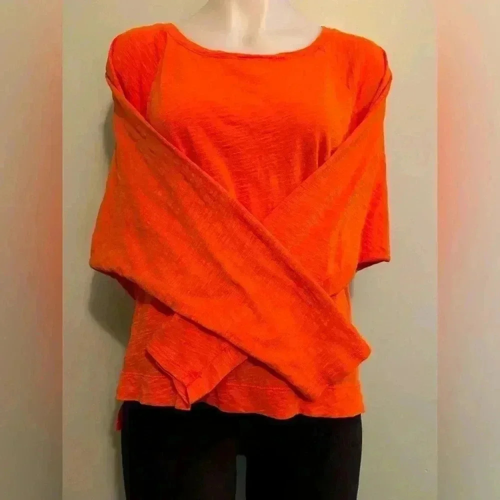 Old Navy orange sz Medium bat wing top, shorter in front